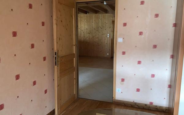 Maison à vendre    7 pièces •  Champfromier