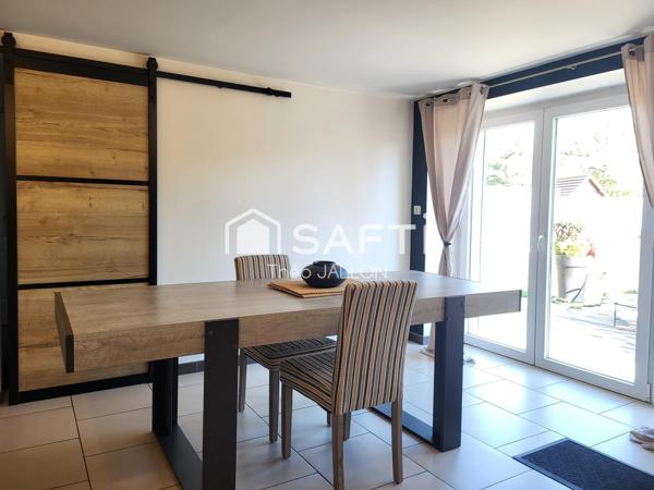 Élégante maison familiale avec piscine - 168m² à Devecey