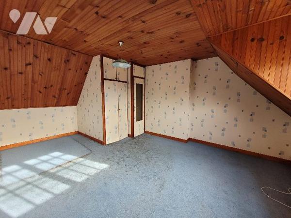 Maison ancienne garage et jardin