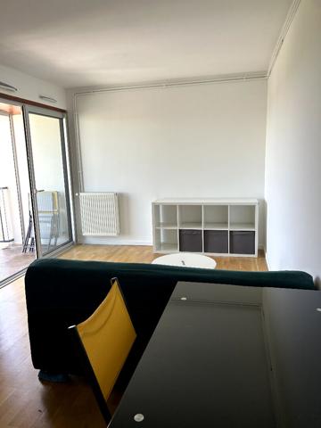 À LOUER STUDIO MEUBLÉ 31,36 m² AVEC BALCON 9e ET DERNIER ÉTAGE