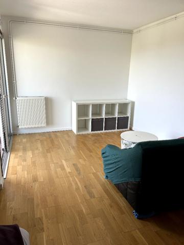 À LOUER STUDIO MEUBLÉ 31,36 m² AVEC BALCON 9e ET DERNIER ÉTAGE