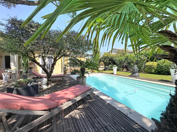 Maison
         6 pièces
        - 150 m² Bien prestige 497 000 € *