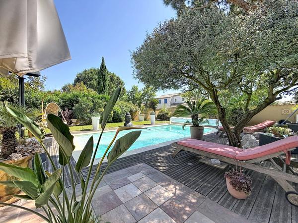 Maison
         6 pièces
        - 150 m² Bien prestige 497 000 € *