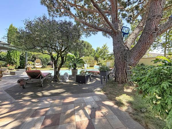 Maison
         6 pièces
        - 150 m² Bien prestige 497 000 € *