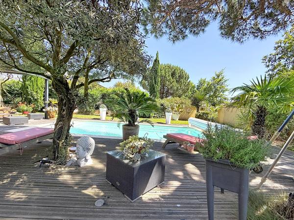Maison
         6 pièces
        - 150 m² Bien prestige 497 000 € *