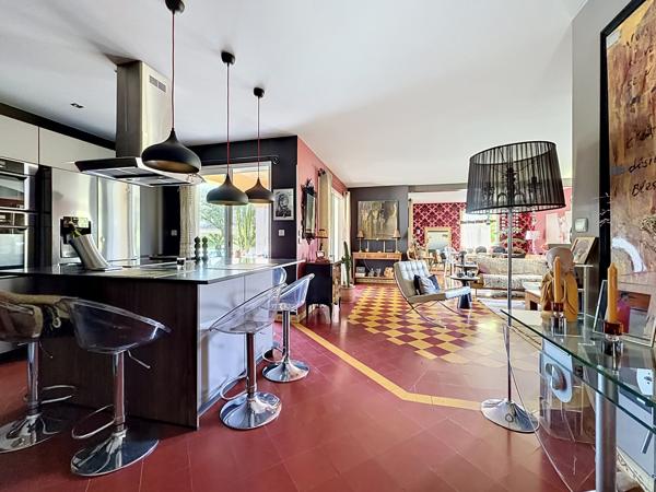Maison
         6 pièces
        - 150 m² Bien prestige 497 000 € *