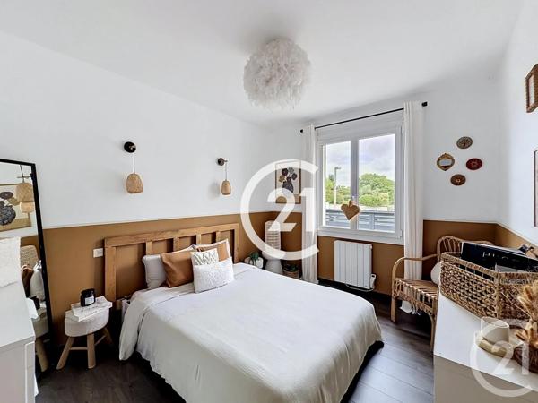 Maison à vendre  5 pièces - 120 m 2   ST LAURENT DE COGNAC  - 16