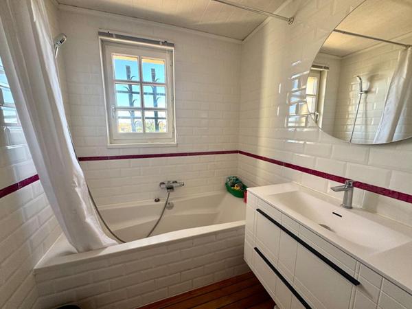 Maison 4 chambres avec piscine et garage