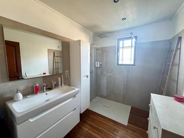 Maison 4 chambres avec piscine et garage