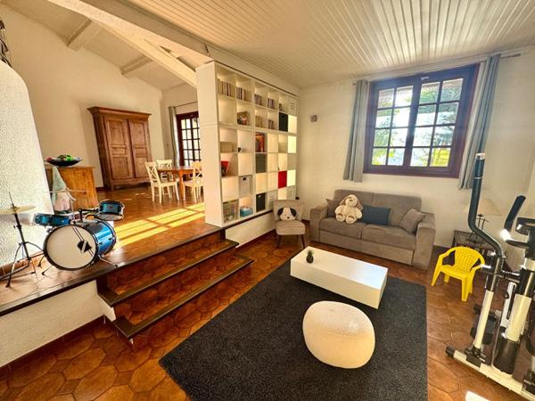 Maison 4 chambres avec piscine et garage