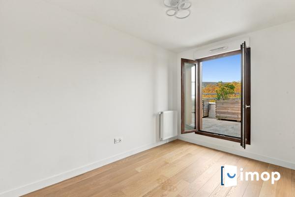 À 5 min du métro Basilique, superbe duplex T4 de 85m² avec terrasse arborée de 26m²