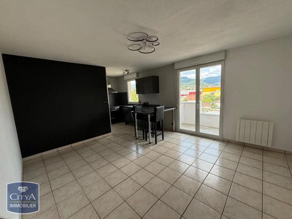 Appartement à louer 2 pièces 56.11m² Oyonnax (01100)