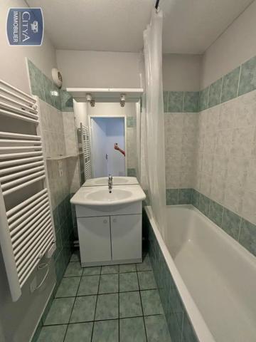 Appartement à louer 2 pièces 56.11m² Oyonnax (01100)