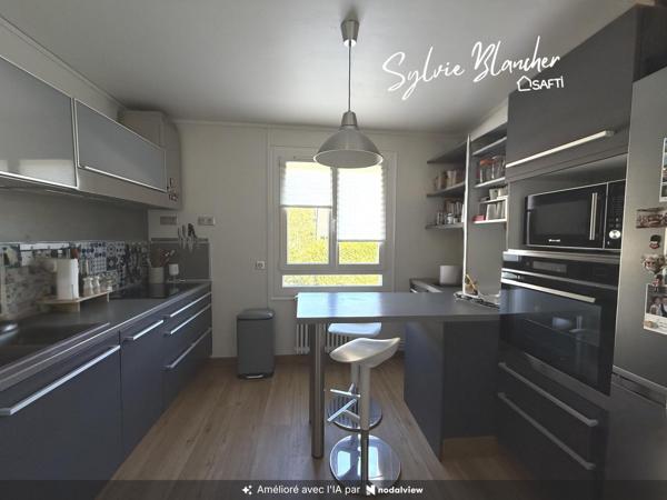 APPARTEMENT 98 M2 - 4 CHAMBRES - CAVE - GRENIER - PARKING