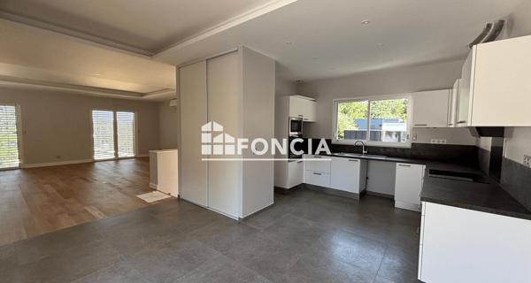 Location Maison 6 pièces 202.39 m² - Charbonnières-les-bains 69260