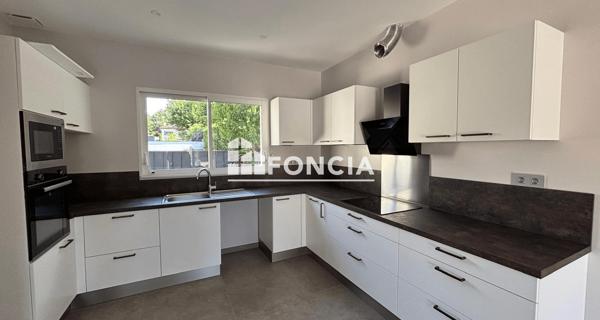 Location Maison 6 pièces 202.39 m² - Charbonnières-les-bains 69260