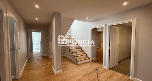 Location Maison 6 pièces 202.39 m² - Charbonnières-les-bains 69260