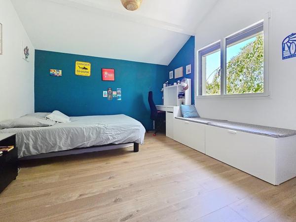 Charme et modernité, maison de caractère entièrement rénovée à PESSAC CAP DE BOS