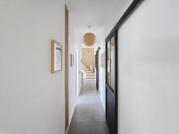 Charme et modernité, maison de caractère entièrement rénovée à PESSAC CAP DE BOS