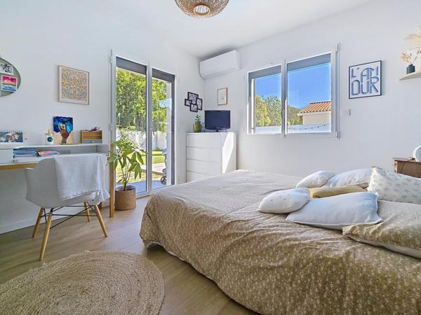 Charme et modernité, maison de caractère entièrement rénovée à PESSAC CAP DE BOS