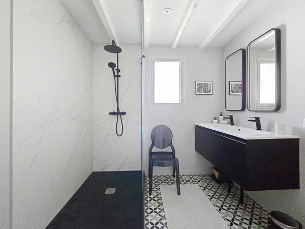 Charme et modernité, maison de caractère entièrement rénovée à PESSAC CAP DE BOS