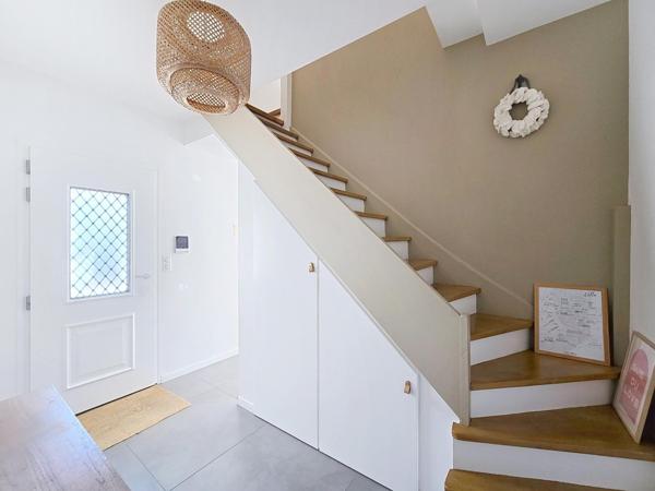 Charme et modernité, maison de caractère entièrement rénovée à PESSAC CAP DE BOS