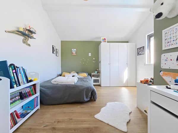 Charme et modernité, maison de caractère entièrement rénovée à PESSAC CAP DE BOS