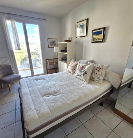 Appartement 3 chambres, balcons et parking