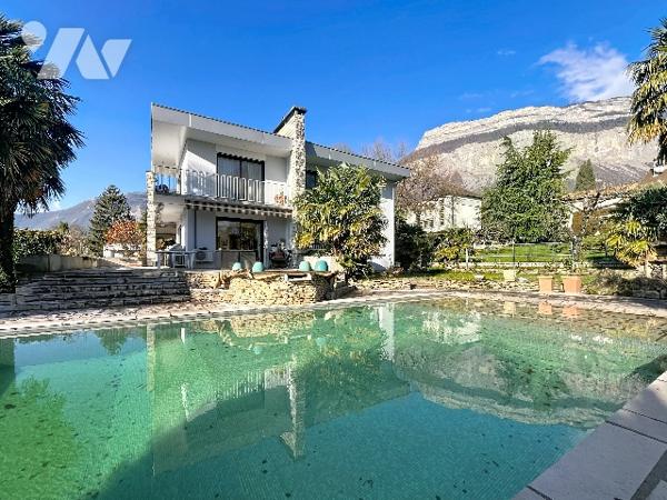 Maison familiale de 233m2 avec piscine, jacuzzi et vue imprenable sur Belledonne.