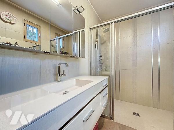 Maison familiale de 233m2 avec piscine, jacuzzi et vue imprenable sur Belledonne.