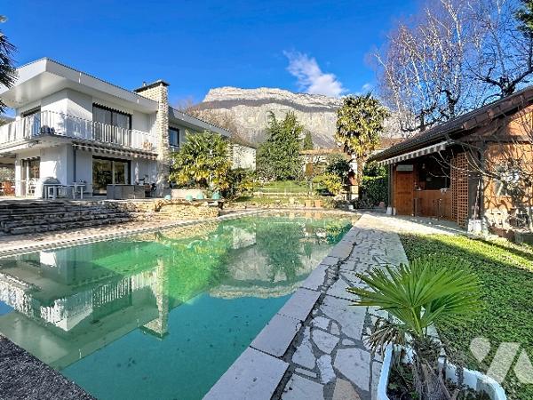Maison familiale de 233m2 avec piscine, jacuzzi et vue imprenable sur Belledonne.