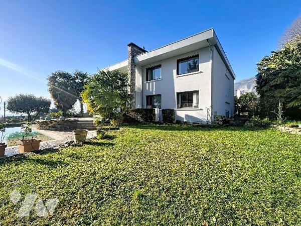 Maison familiale de 233m2 avec piscine, jacuzzi et vue imprenable sur Belledonne.