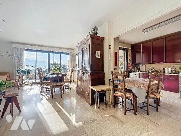 Maison familiale de 233m2 avec piscine, jacuzzi et vue imprenable sur Belledonne.