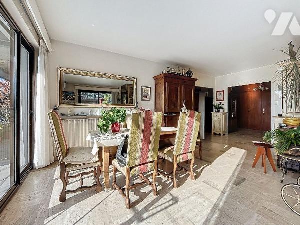 Maison familiale de 233m2 avec piscine, jacuzzi et vue imprenable sur Belledonne.