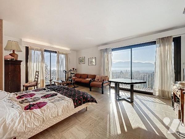 Maison familiale de 233m2 avec piscine, jacuzzi et vue imprenable sur Belledonne.