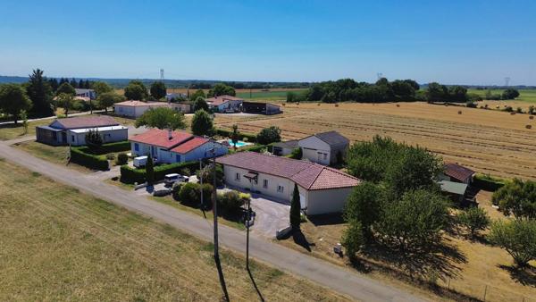 Roquecor (82150) TARN ET GARONNE ROQUECOR Maison de plain-pied avec 4 chambres, atelier et jardins