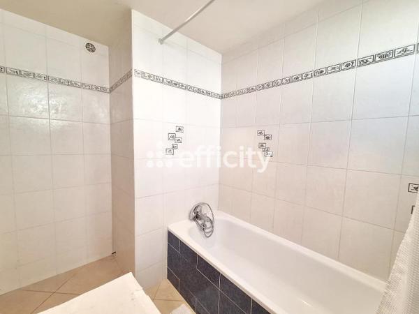 Appartement
         5 pièces
        - 100 m² Exclusivité 249 000 € *