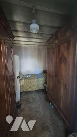 5 MIN DE GORRON en campagne : une ancienne maison d'habitation comprenant:
- deux pièces princ...