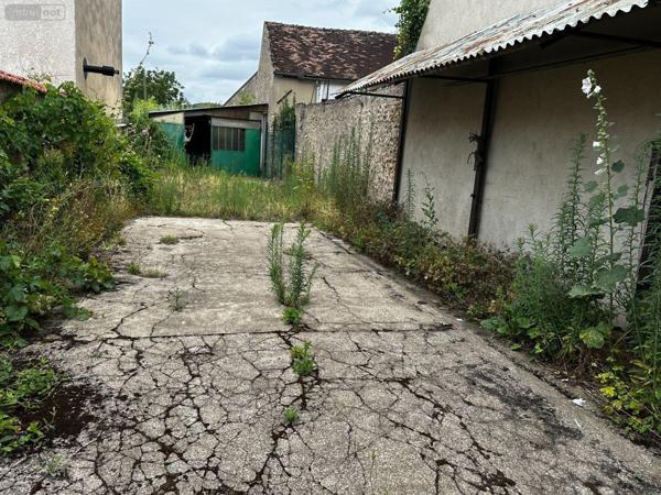 Garage - Parking à vendre à Villeneuve-sur-Yonne dans l'Yonne (89500), ref : 89062-18