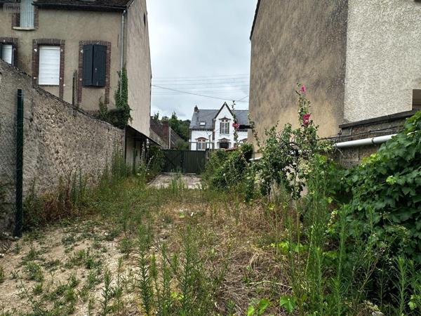 Garage - Parking à vendre à Villeneuve-sur-Yonne dans l'Yonne (89500), ref : 89062-18