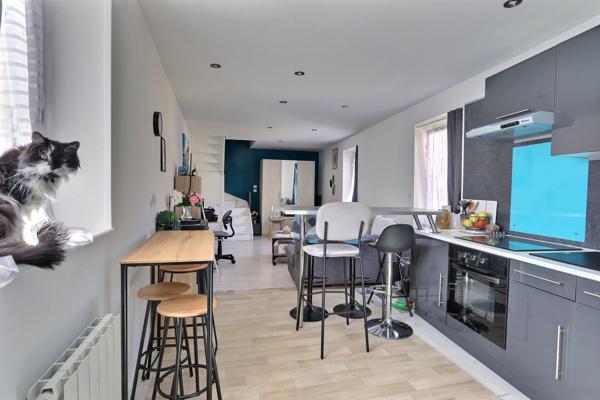EXCLUSIVITE , belle maison de ville renovée avec Gout , garage