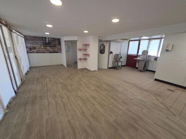 à vendre (30)Dpt Gard (30), MEJANNES LE CLAP local commercial 86m2 environ idéal métiers de bouches sur emplacement N°1