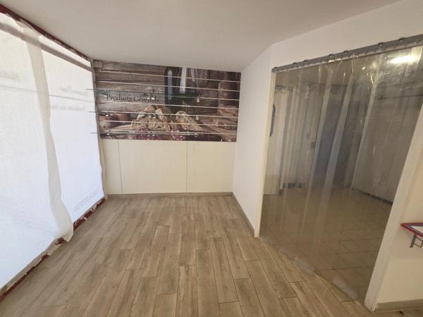 à vendre (30)Dpt Gard (30), MEJANNES LE CLAP local commercial 86m2 environ idéal métiers de bouches sur emplacement N°1