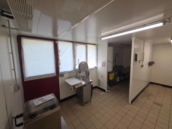 à vendre (30)Dpt Gard (30), MEJANNES LE CLAP local commercial 86m2 environ idéal métiers de bouches sur emplacement N°1
