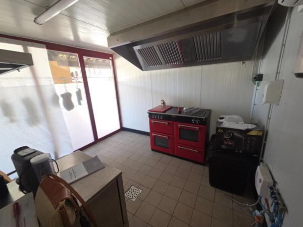 à vendre (30)Dpt Gard (30), MEJANNES LE CLAP local commercial 86m2 environ idéal métiers de bouches sur emplacement N°1