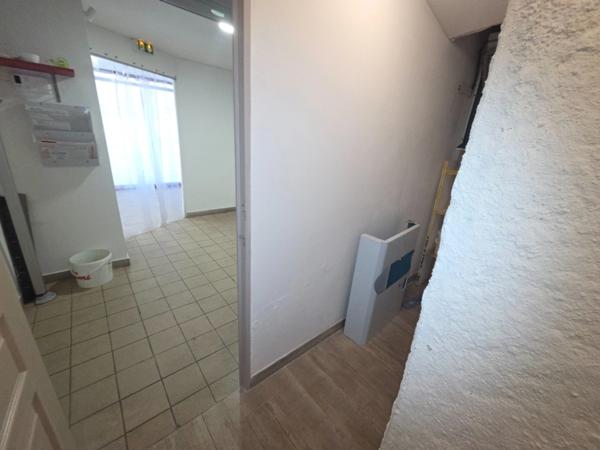 à vendre (30)Dpt Gard (30), MEJANNES LE CLAP local commercial 86m2 environ idéal métiers de bouches sur emplacement N°1