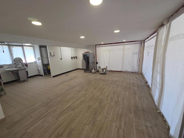 à vendre (30)Dpt Gard (30), MEJANNES LE CLAP local commercial 86m2 environ idéal métiers de bouches sur emplacement N°1