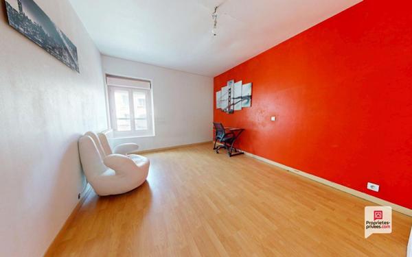 MAISON 6 PIÈCES+GRANDE CAVE VOUTEE, CALME, PARKING, BEAUCOUP DE POTENTIEL!