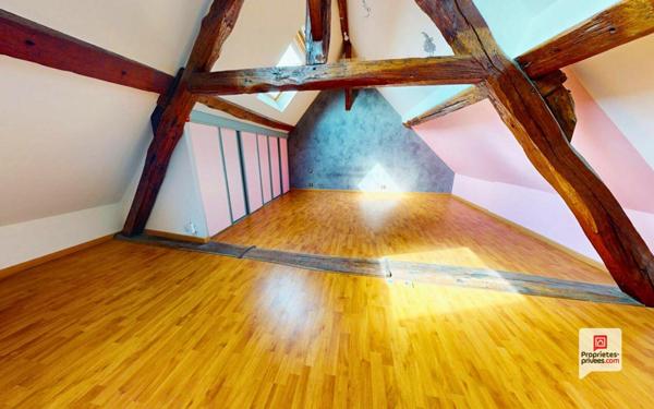 MAISON 6 PIÈCES+GRANDE CAVE VOUTEE, CALME, PARKING, BEAUCOUP DE POTENTIEL!