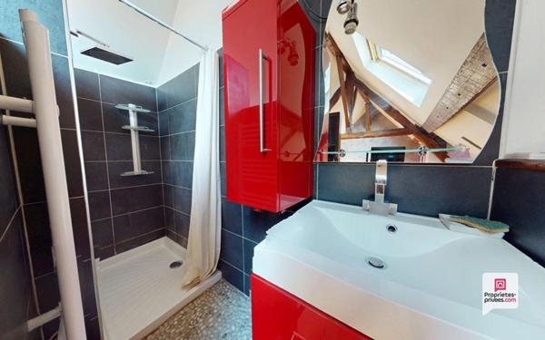 MAISON 6 PIÈCES+GRANDE CAVE VOUTEE, CALME, PARKING, BEAUCOUP DE POTENTIEL!